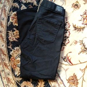 Levi pull on skinny black jeans